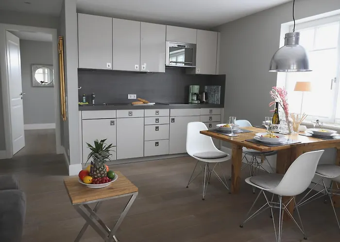 Berthin-Bleeg-Str. 1, W3